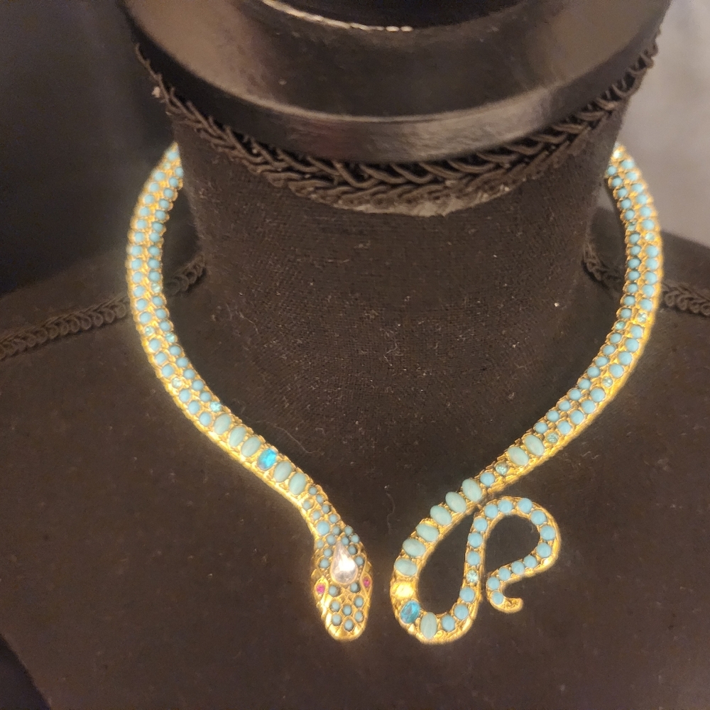 Unique snake design gold and turquoise embellished necklace - Picture 5 of 11